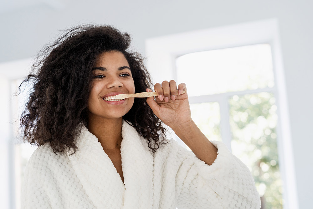 woman brushing her teeth